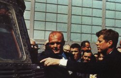  John Glenn et JFK devant Friendship 7 